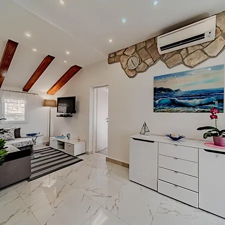 Beachfront House With Hot Tubcove Blaca, Korcula - 21444 *