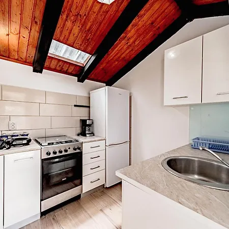 בית נופש Beachfront House With Hot Tubcove Blaca, Korcula - 21444