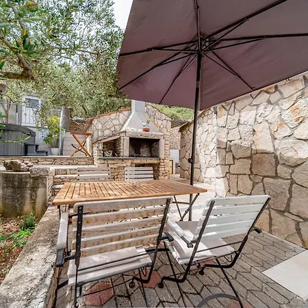 Beachfront House With Hot Tubcove Blaca, Korcula - 21444 בית נופש *