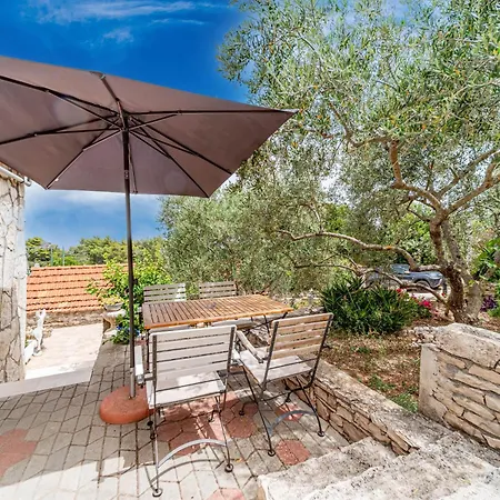 Beachfront House With Hot Tubcove Blaca, Korcula - 21444 בית נופש Blato (Korcula)