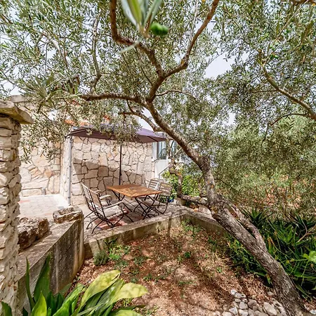 בית נופש Beachfront House With Hot Tubcove Blaca, Korcula - 21444